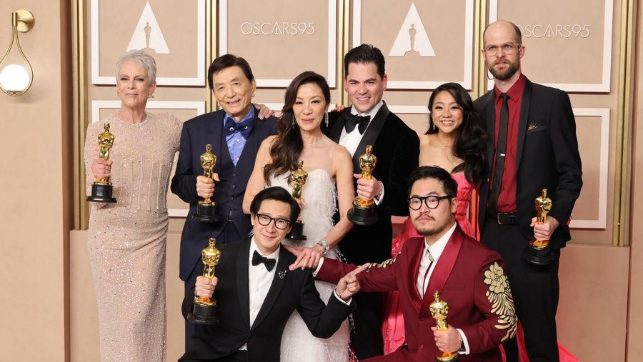 Canadian filmmaker Daniel Roher (C) accepts the Oscar for Best documentary feature film for 