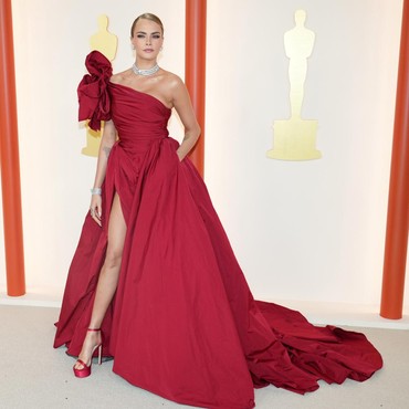 Penampilan Cara Delevingne di Oscar Disorot Usai Masuk Panti Rehabilitasi