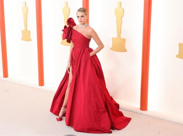img-title 7 Penampilan Fresh Cara Delevingne di Oscar 2023 Usai Jalani Rehab