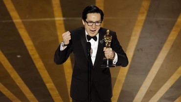 img-title Ke Huy Quan Raih Oscar Pertama Berkat 'Everything Everywhere All at Once'