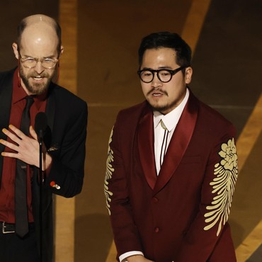Daniel Kwan & Daniel Scheinert Raih Sutradara Terbaik Oscar 2023