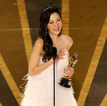 Profil Michelle Yeoh, Wanita Asia Tenggara Pertama Peraih Piala Oscar