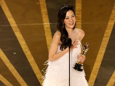 Profil Michelle Yeoh, Wanita Asia Tenggara Pertama Peraih Piala Oscar