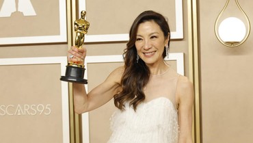 img-title 5 Fakta Michelle Yeoh Artis Asia Pertama Peraih Aktris Terbaik Oscar