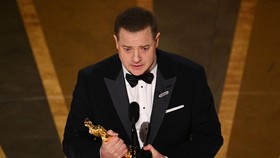 Brendan Fraser Emosional Jadi Best Actor Oscar 2023