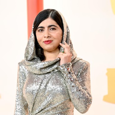 7 Potret Gaun Berkerudung Malala Yousafzai di Red Carpet Piala Oscar 2023