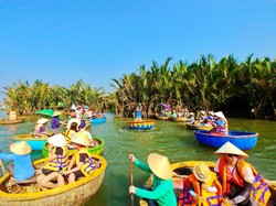 Liburan ke Luar Negeri Pakai Uang Rp 3 Juta, Gimana Caranya?