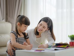 Ahli Parenting Bagikan Cara Mendidik Anak agar Tak Bermental Miskin