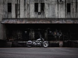 Ini Jadinya saat Pabrikan Motor Kolaborasi dengan Perusahaan Miras
