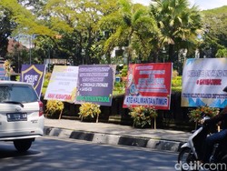 Muncul Karangan Bunga Save ATG dan Dukungan kepada Wahyu Kenzo di Malang
