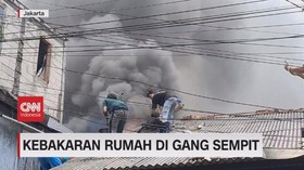 VIDEO: Kebakaran Rumah di Gang Sempit