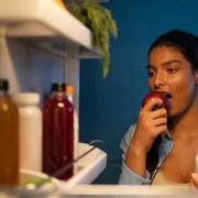 Sering Lapar Sebelum Tidur? Ini 8 Camilan Malam Hari yang Bisa Bantu Bakar Lemak