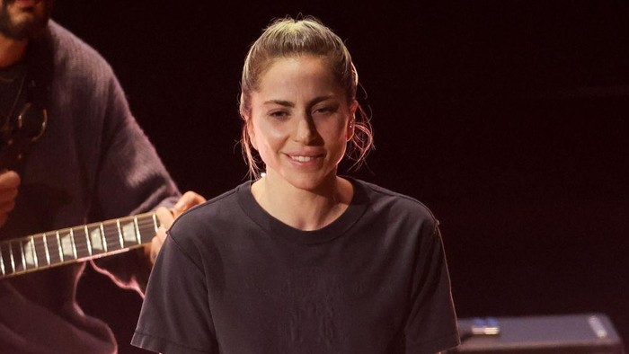 Kejutan Lady Gaga di Oscar 2023: Manggung Tanpa Makeup dan Patahkan Stigma Soal Perempuan