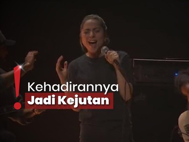 img-title Lady Gaga Tampil di Oscar 2023, Tanpa Makeup Pakai Kaos & Jeans Sobek