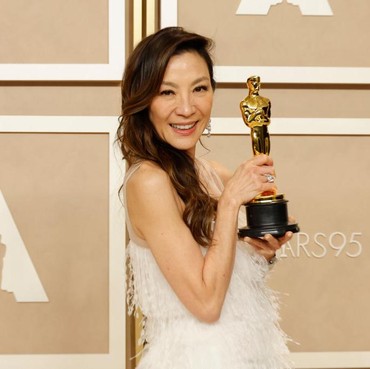 Michelle Yeoh Raih Aktris Terbaik Oscar 2023, Tangis Ibunda Pecah