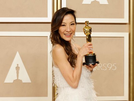 Kisah Michelle Yeoh, Wanita Pencetak Sejarah di Piala Oscar