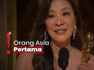 img-title Michelle Yeoh Menang Aktris Terbaik Oscar 2023, Persembahkan untuk Ibu