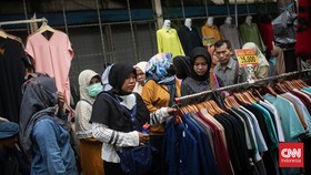 FOTO: Ramai Pasar Tanah Abang Jelang Datang Ramadan