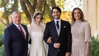 <p>Kabar bahagia datang dari Kerajaan Yordania. Putri Iman telah resmi menikah dengan sang pujaan hati, Jameel Alexander Thermiotis. (Foto: Instagram @queenrania)</p>