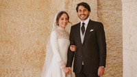 <p>Sosok suami Putri Iman yang tampan sukses curi perhatian. Jameel adalah pria keturunan Yunani yang lahir di Argentina, Bunda.&nbsp;Saat ini Jameel Alexander Thermiotis berusia 28 tahun. Ia pernah memimpin perusahaan modal ventura bernama Outbound Ventures LLCia, sebelum pindah ke dana Venture Capital yang berbasis di New York. (Foto: Instagram @queenrania)</p>