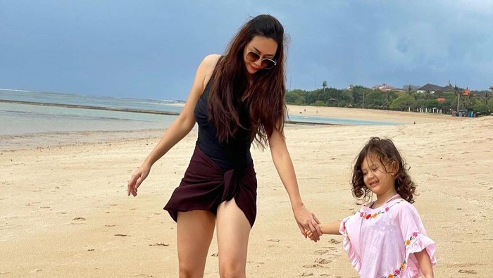 Potret Bella Anak Aura Kasih