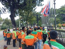 Puluhan Eks PJLP Geruduk Balkot DKI, Tagih Janji soal Batas Usia 56 Tahun