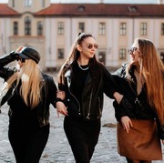 4 Kebiasaan Zodiak Gemini yang Membuat Mereka Menjadi Orang yang Mudah Bergaul