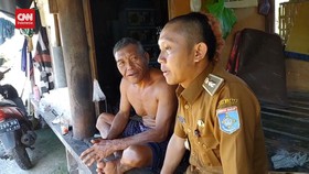VIDEO: Kepala Desa Berpenampilan Ala Anak Punk DI NTB Jadi Sorotan