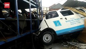 VIDEO:  Truk Tabrak Ambulans, Supir Ambulans Tewas