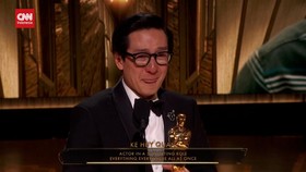 VIDEO: Sorak Sorai Tamu Oscar 2023 untuk Ke Huy Quan