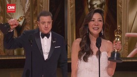 VIDEO: Brendan Fraser dan Michelle Yeoh Raih Piala Oscar 2023
