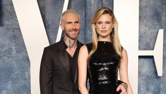 img-title Adam Levine, Rita Ora, dan Kaia Gerber