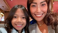 <p>Anak sulung Ayu Dewi sudah tumbuh besar. Aqilah Dewi Humairah kini genap berusia 10 tahun, Bunda. (Foto: Instagram @mrsayudewi)</p>
