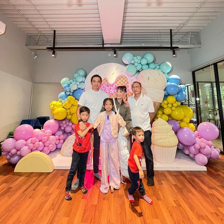 <p>Ayu Dewi dan suaminya, Regi Datau baru saja menggelar pesta ulang tahun untuk sang putri. Mereka merayakan hari bahagia Aqilah Dewi Humairah. (Foto: Instagram @mrsayudewi)</p>