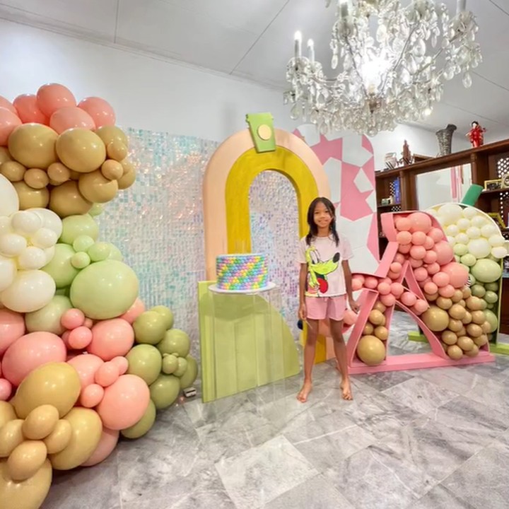 <p>Lewat unggahannya, Ayu Dewi mengungkapkan terima kasih kepada Aqilah karena telah memberinya banyak pelajaran hidup. <em>"To my Little Lady, Id like to take this special day to Thank you for making me a mother. Thank you for bringing the light every morning everytime I open my eyes wide, wider n the widest maybe,</em>" tulisnya. (Foto: Instagram @mrsayudewi)</p>