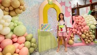 <p>Lewat unggahannya, Ayu Dewi mengungkapkan terima kasih kepada Aqilah karena telah memberinya banyak pelajaran hidup. <em>"To my Little Lady, Id like to take this special day to Thank you for making me a mother. Thank you for bringing the light every morning everytime I open my eyes wide, wider n the widest maybe,</em>" tulisnya. (Foto: Instagram @mrsayudewi)</p>