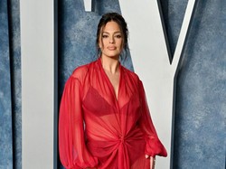 Ashley Graham Jadi Wanita Paling Seksi di Dunia 2023