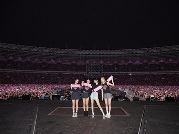 img-title Potret Kemeriahan Konser BLACKPINK di GBK Bikin Penonton Susah Move On!