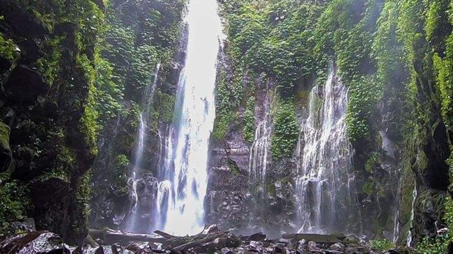 Seorang wisatawan asal Serang, Suhendi Hilaman, dilaporkan hilang di Curug Leuwi Ciputih, Desa Cinoyong, Kecamatan Carita-Pandeglang.
