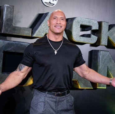 Tanggapan Dwayne Johnson Terkait Pemecatan Henry Cavill Sebagai Superman