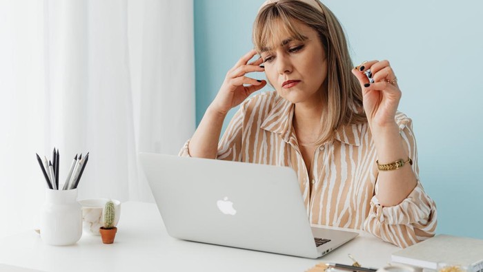 img-title Si Paling Overthinking, 4 Zodiak Ini Selalu Khawatir dengan Masa Depan yang Belum Pasti