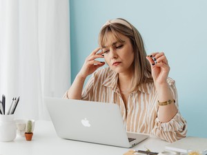 img-title Si Paling Overthinking, 4 Zodiak Ini Selalu Khawatir dengan Masa Depan yang Belum Pasti