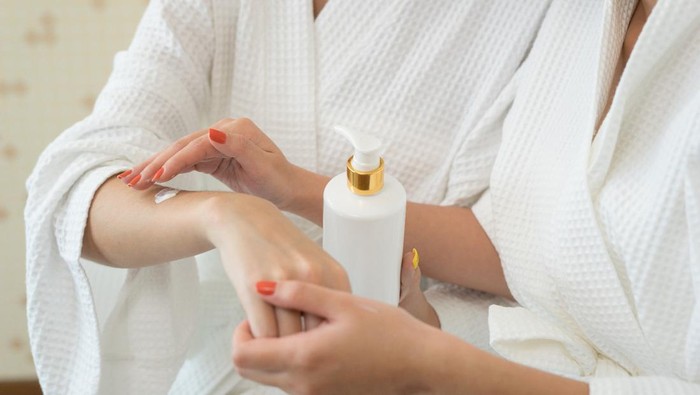 Cuma Pakai Produk Lokal Ini, Kamu Bisa Dapatkan Kulit Sehat, Kenyal Hingga Glowing dengan Kandungan 'Real Diamond'!