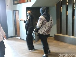 Istri Wahyu Kenzo Penuhi Panggilan Polisi
