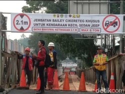 Sempat Amblas, Jembatan Cikereteg Kini Cuma Bisa Dilalui Motor