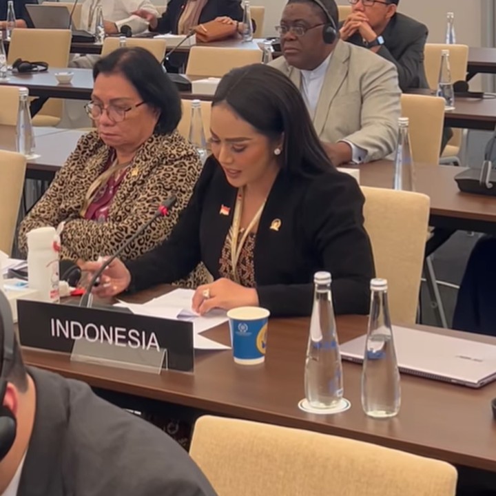 <p>Dalam pertemuan yang dihadiri oleh para tokoh dari berbagai dunia itu, Krisdayanti membahas tentang perdagangan anak di lingkungan panti asuhan. "Saya memberikan intervensi terkait <em>Orphanage Trafficking: The role of parliaments in reducing harm,</em>" tulisnya dalam unggahan tersebut. (Foto: Instagram @krisdayantilemos)</p>