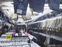 Ramai-ramai Tolak Bisnis Impor Baju Bekas di Jabar
