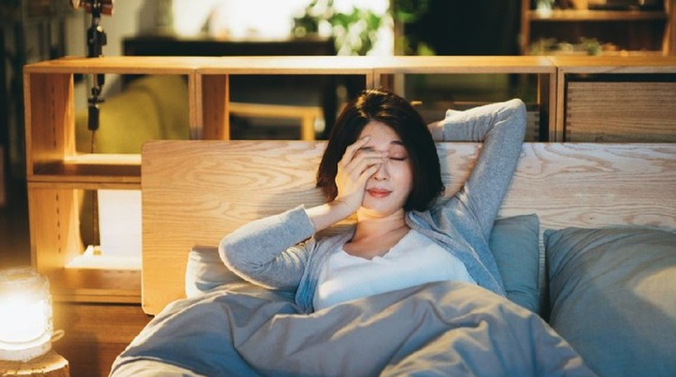 CARA ATASI MENDENGKUR SAAT HAMIL Sering ngorok atau mendengkur saat tidur selama hamil? Bisa jadi tanda ada masalah kehamilan lho, Bunda. Yuk cari tahu penyebab dan cara mengatasinya.