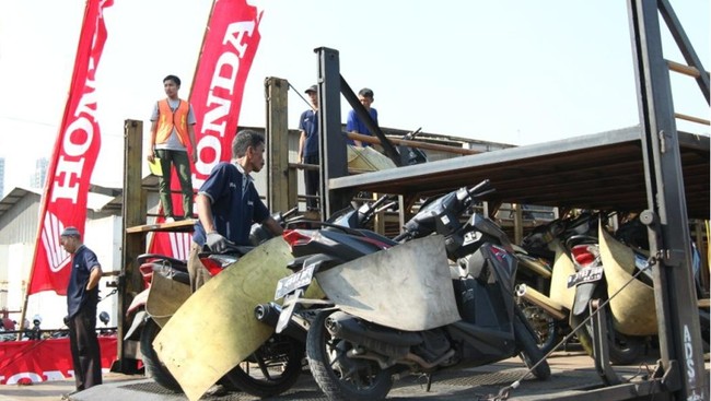 Astra Honda Motor menggelar program mudik 2023, motor diangkut truk, konsumen naik bus, rutenya Jakarta - Yogyakarta dan Jakarta - Semarang.