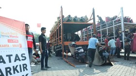 Pemudik Motor di Brebes Bisa Minta 'Digendong' Polisi Sampai Semarang